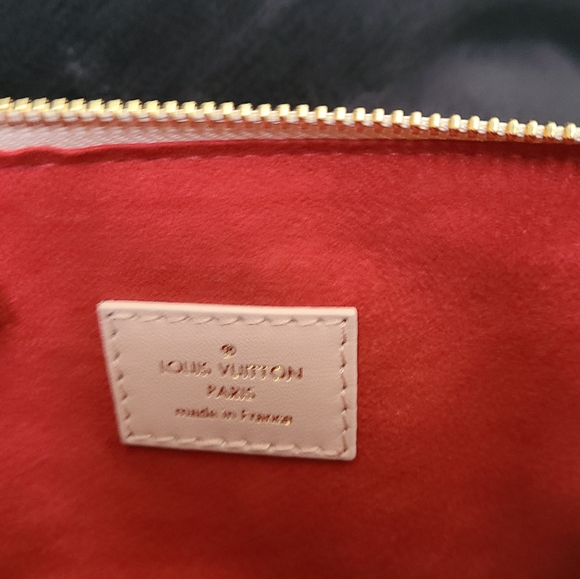Louis Vuitton Coussin PM Fall In Love Pink Monogram Chain Shoulder Crossbody Bag - Picture 4 of 14